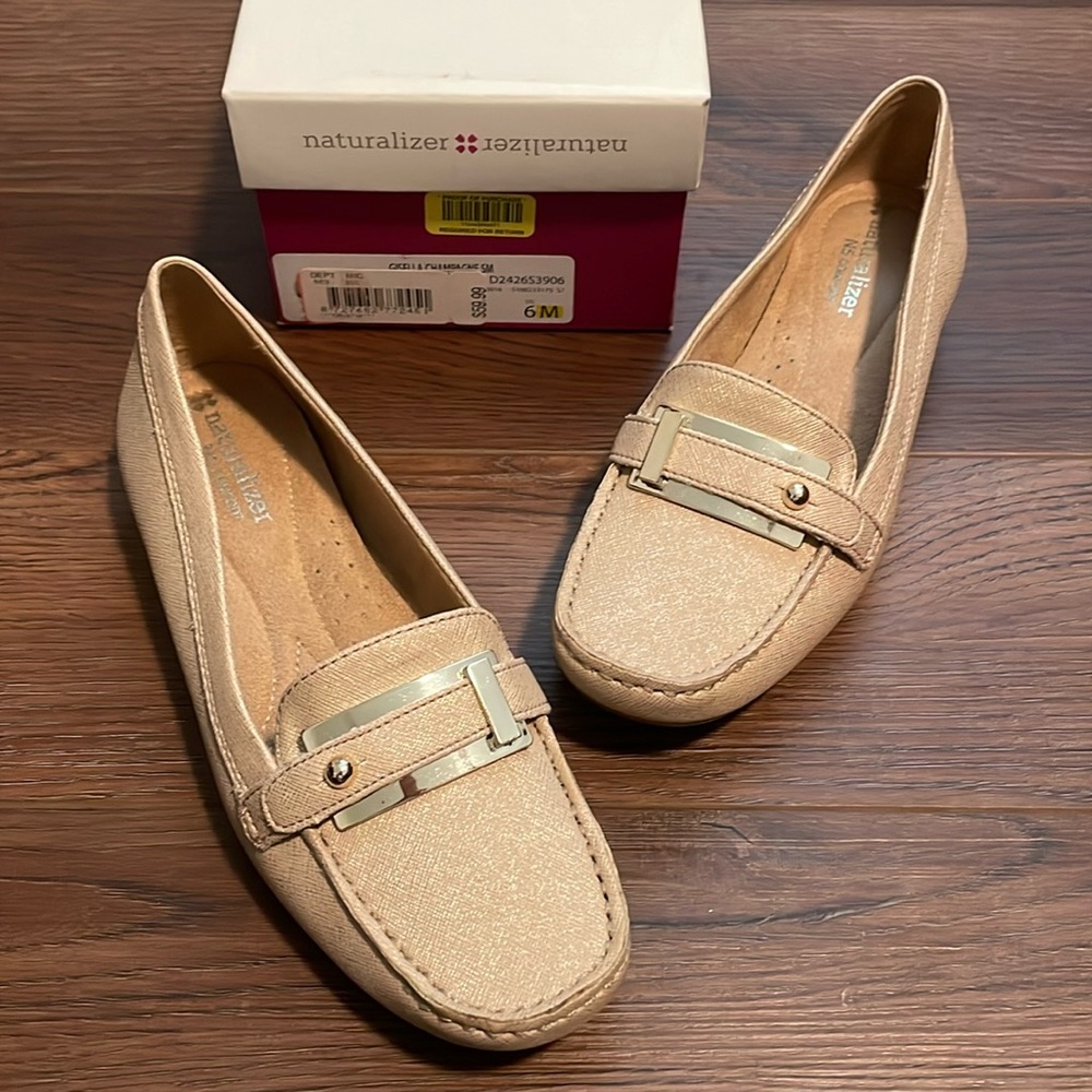 Naturalized gisella champagne flat